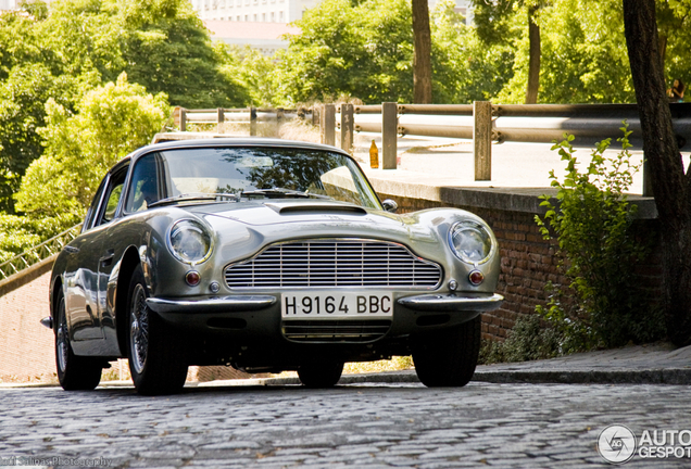 Aston Martin DB6 MKI