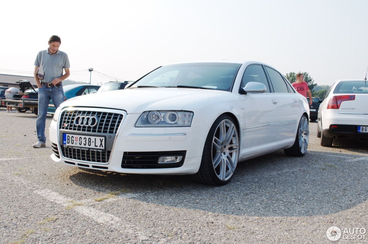 Audi S8 D3