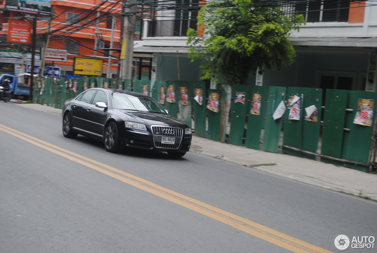 Audi S8 D3