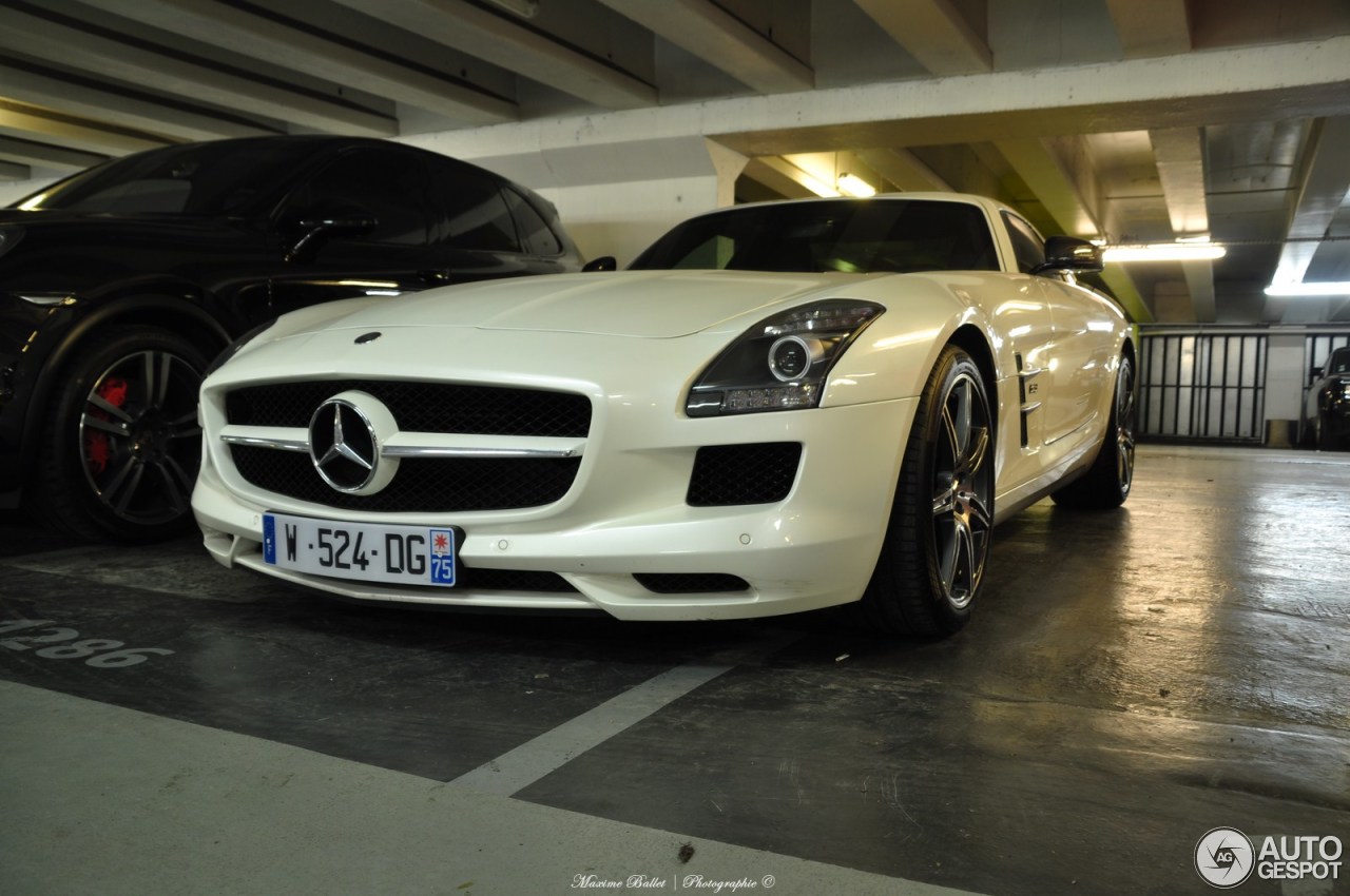 Mercedes-Benz SLS AMG