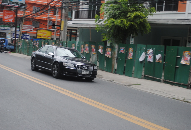 Audi S8 D3