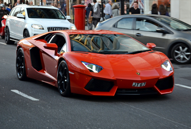 Lamborghini Aventador LP700-4