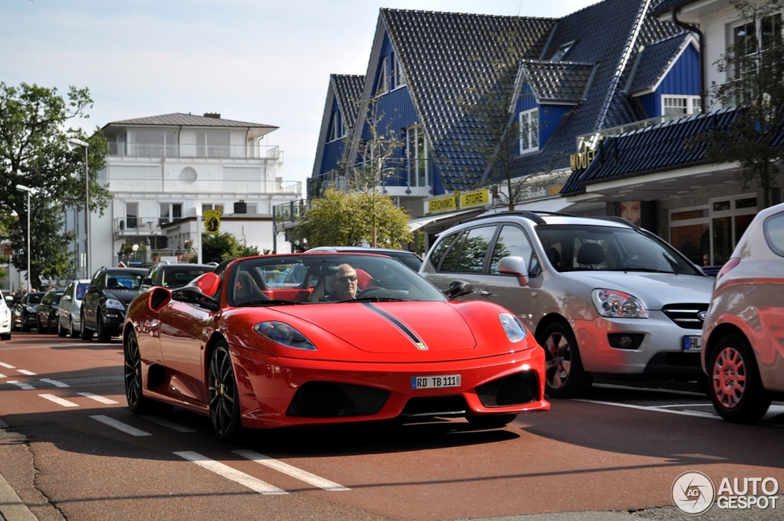 Ferrari Scuderia Spider 16M