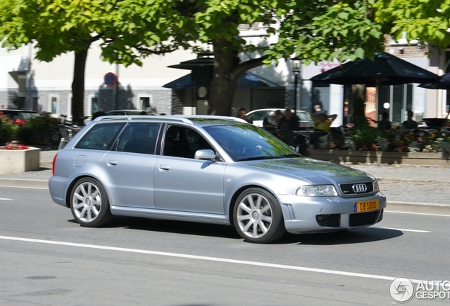 Audi RS4 Avant B5