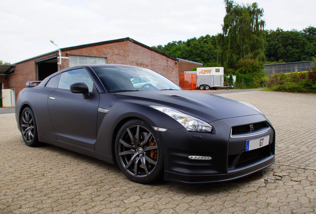 Nissan GT-R 2011