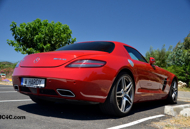 Mercedes-Benz SLS AMG