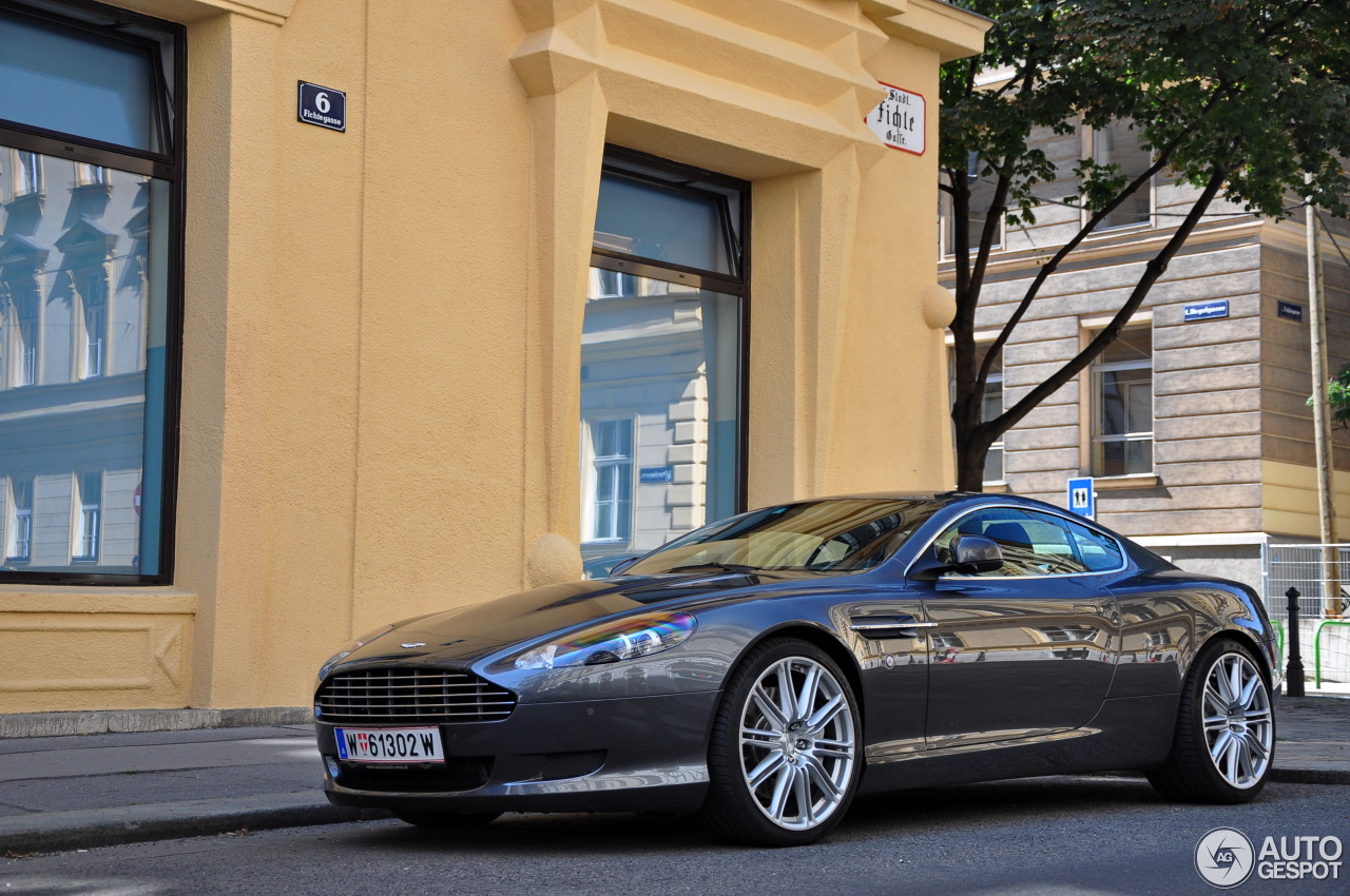 Aston Martin DB9