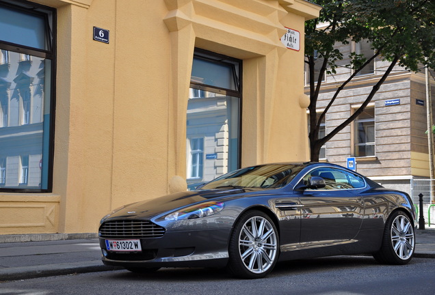 Aston Martin DB9