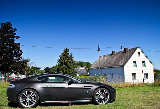 Aston Martin V12 Vantage