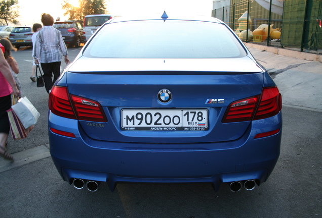 BMW M5 F10 2011