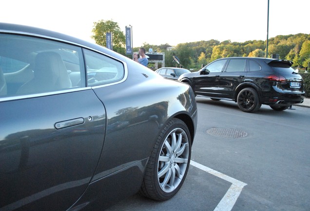 Aston Martin DB9