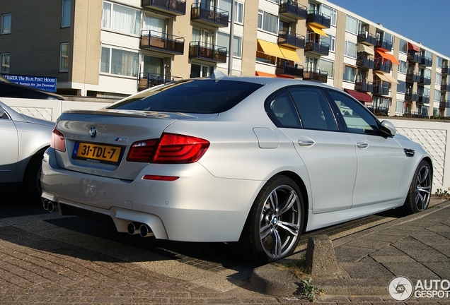 BMW M5 F10 2011