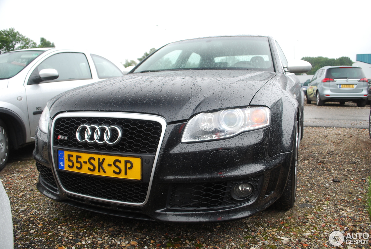 Audi RS4 Sedan