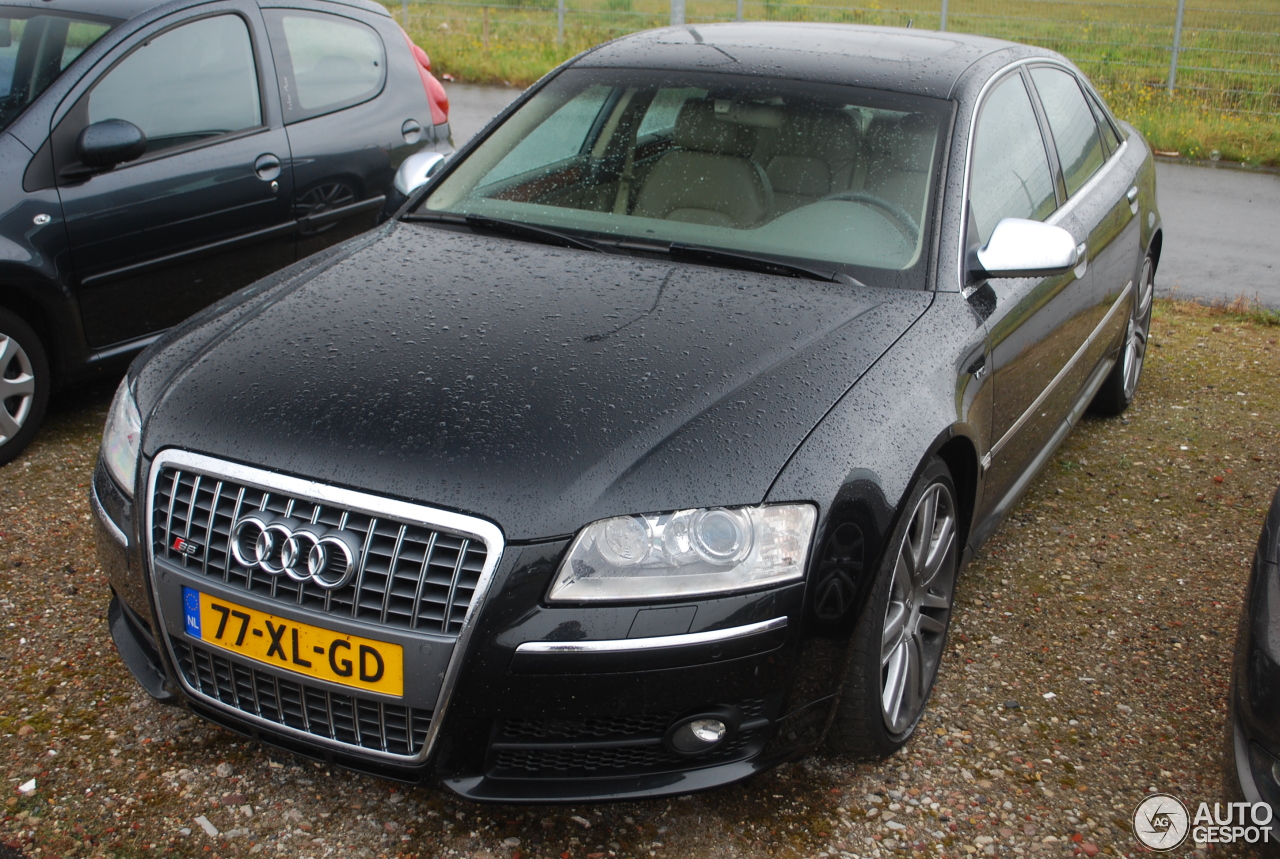 Audi S8 D3