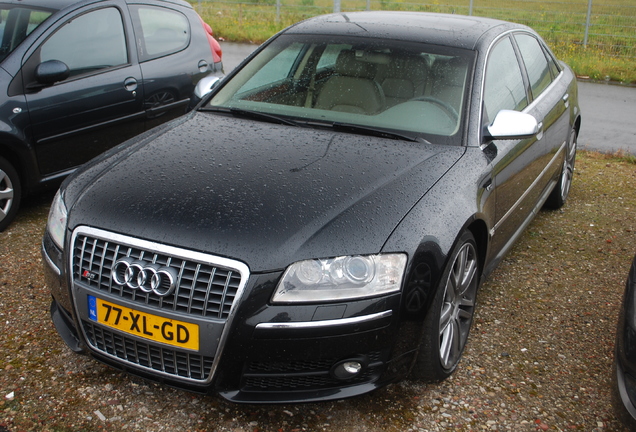 Audi S8 D3