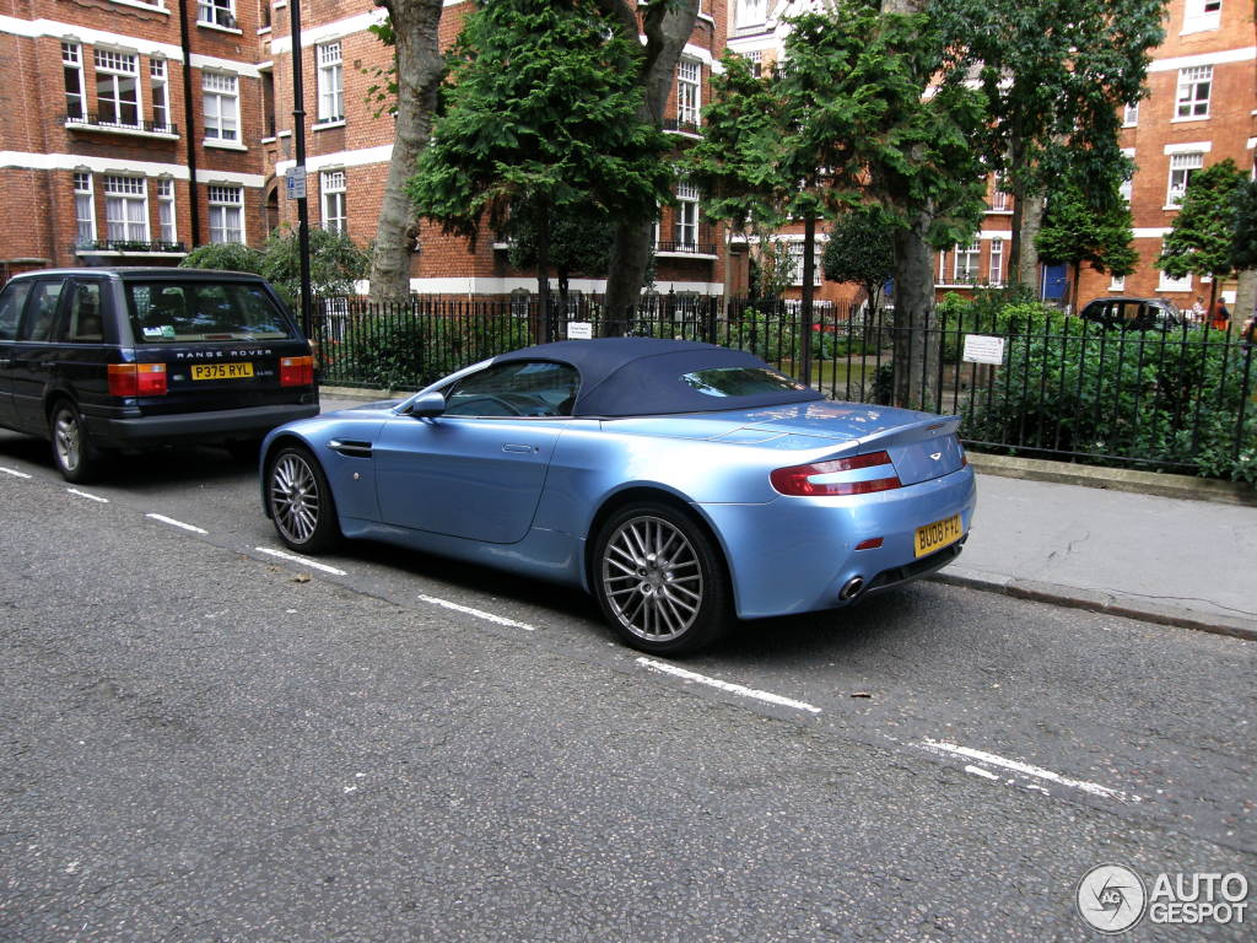 Aston Martin V8 Vantage Roadster