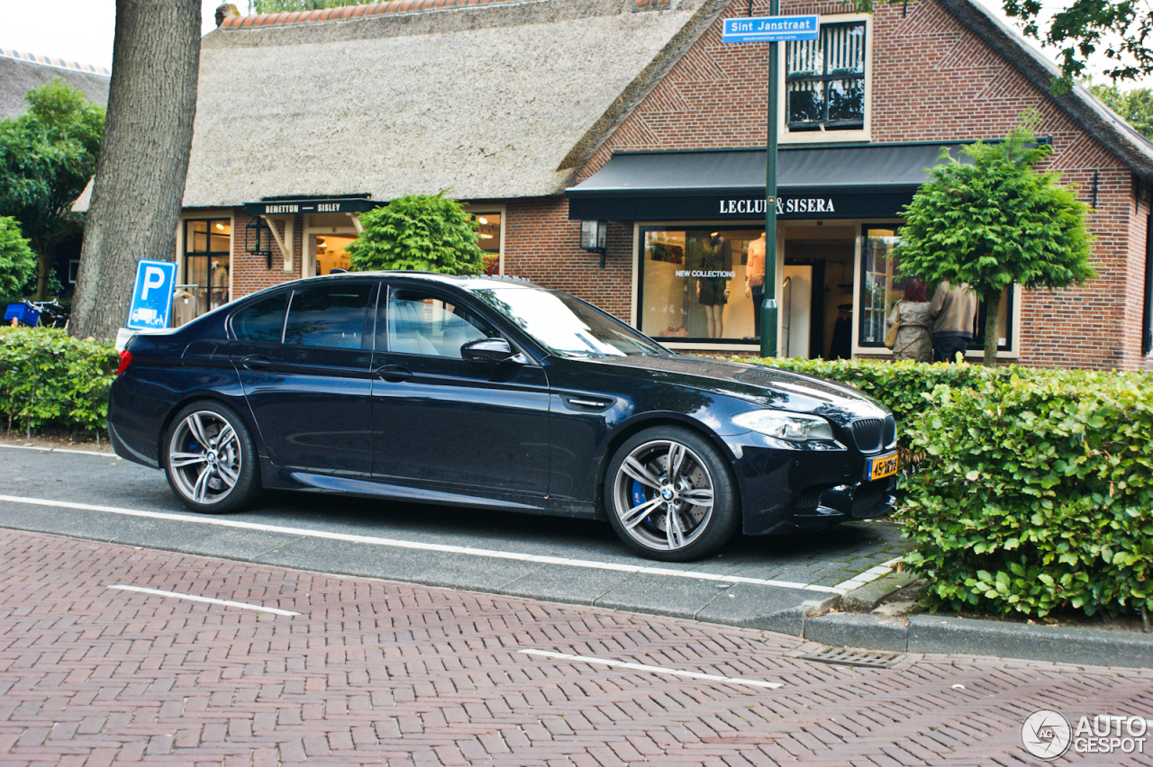 BMW M5 F10 2011