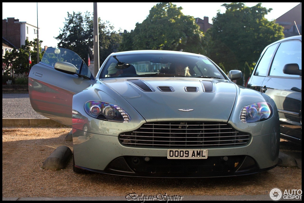 Aston Martin V12 Vantage