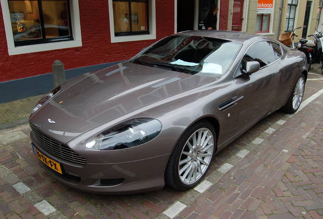 Aston Martin DB9