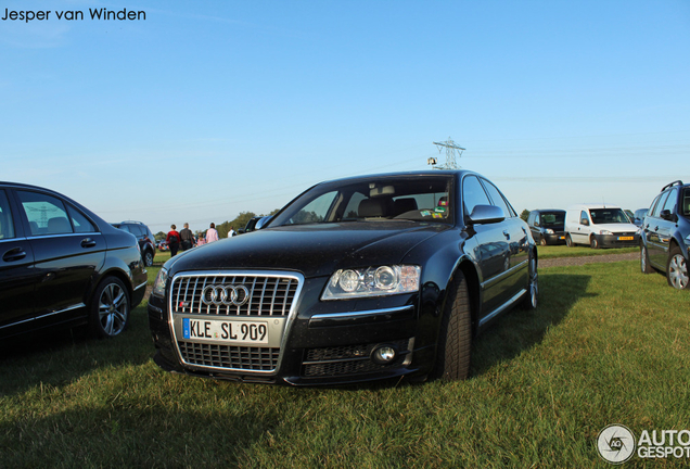 Audi S8 D3