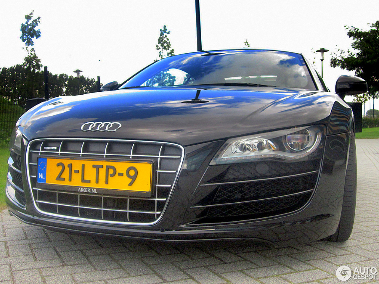 Audi R8 V10