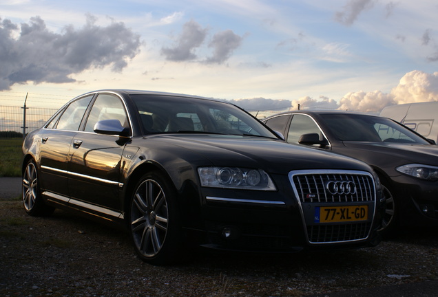 Audi S8 D3