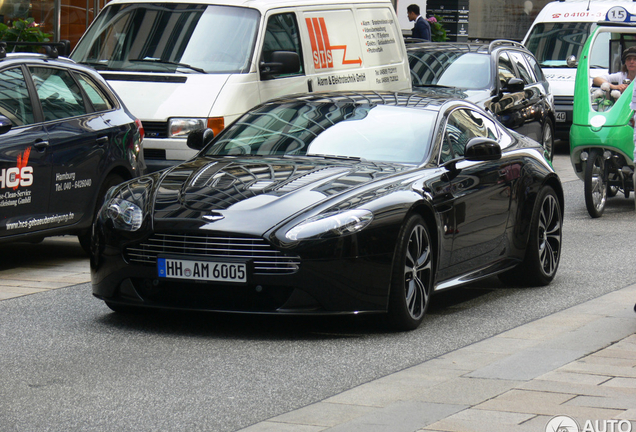 Aston Martin V12 Vantage