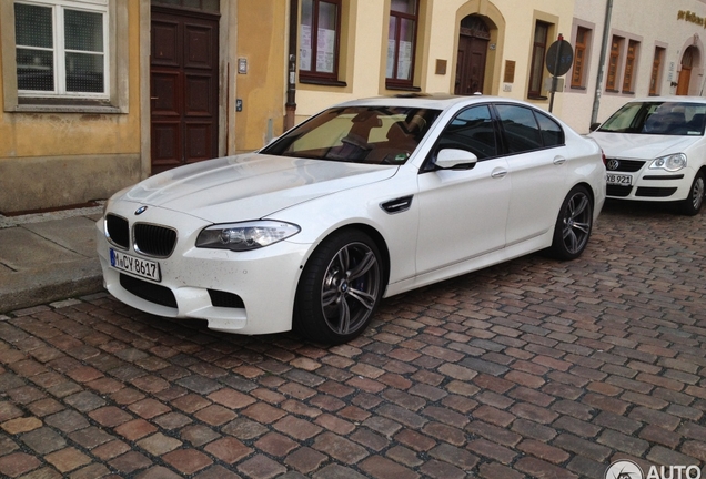 BMW M5 F10 2011