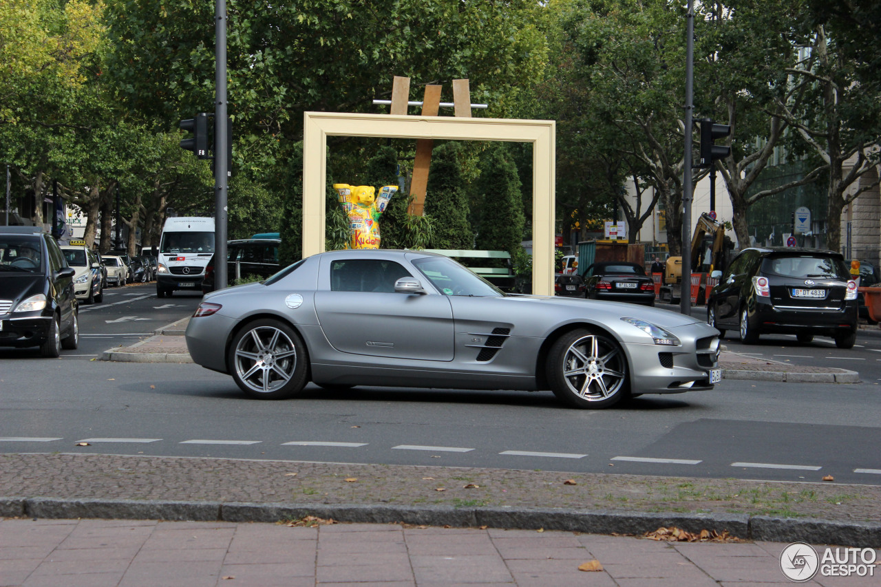 Mercedes-Benz SLS AMG