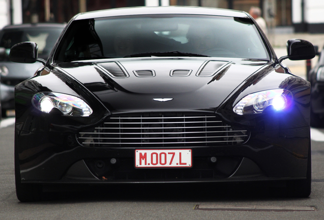 Aston Martin V12 Vantage