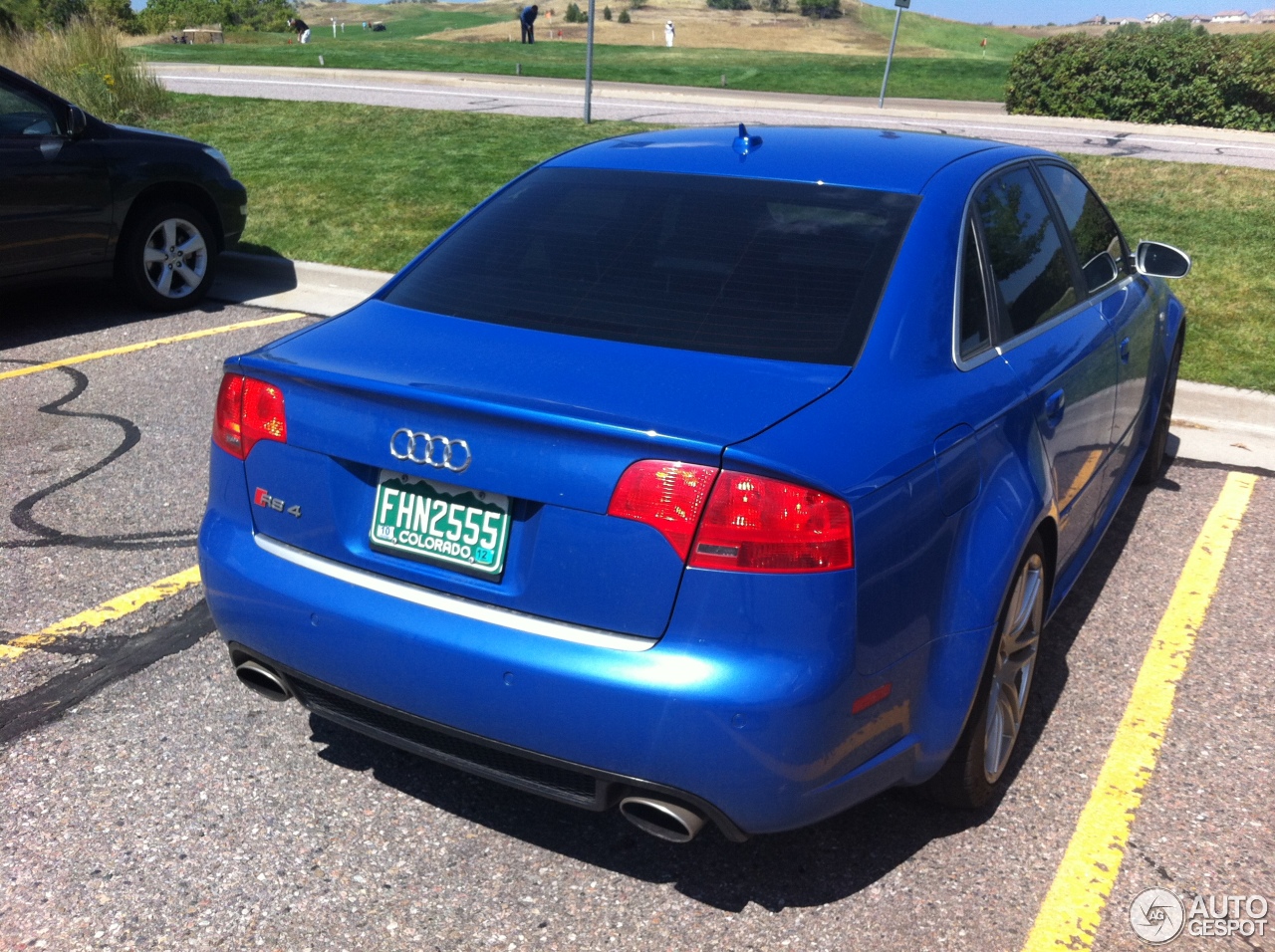 Audi RS4 Sedan