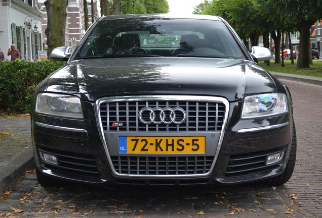 Audi S8 D3