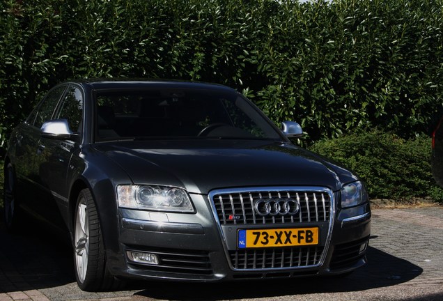 Audi S8 D3