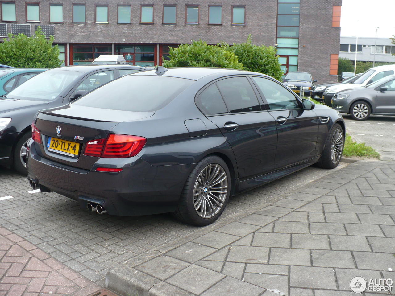 BMW M5 F10 2011