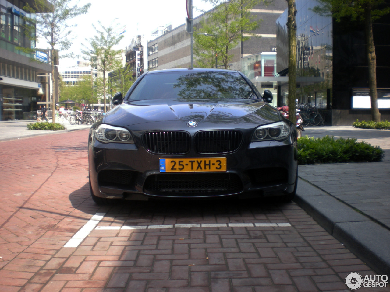 BMW M5 F10 2011