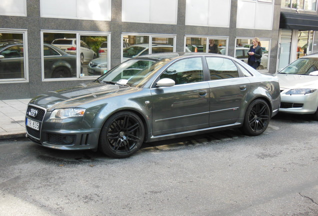 Audi RS4 Sedan