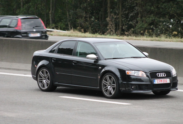 Audi RS4 Sedan