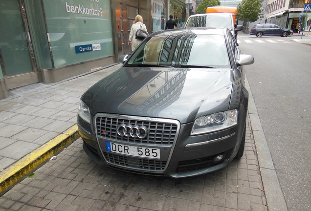 Audi S8 D3