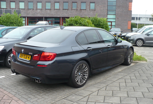 BMW M5 F10 2011