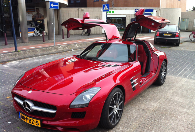 Mercedes-Benz SLS AMG