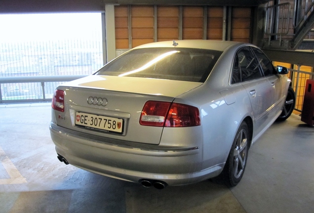 Audi S8 D3