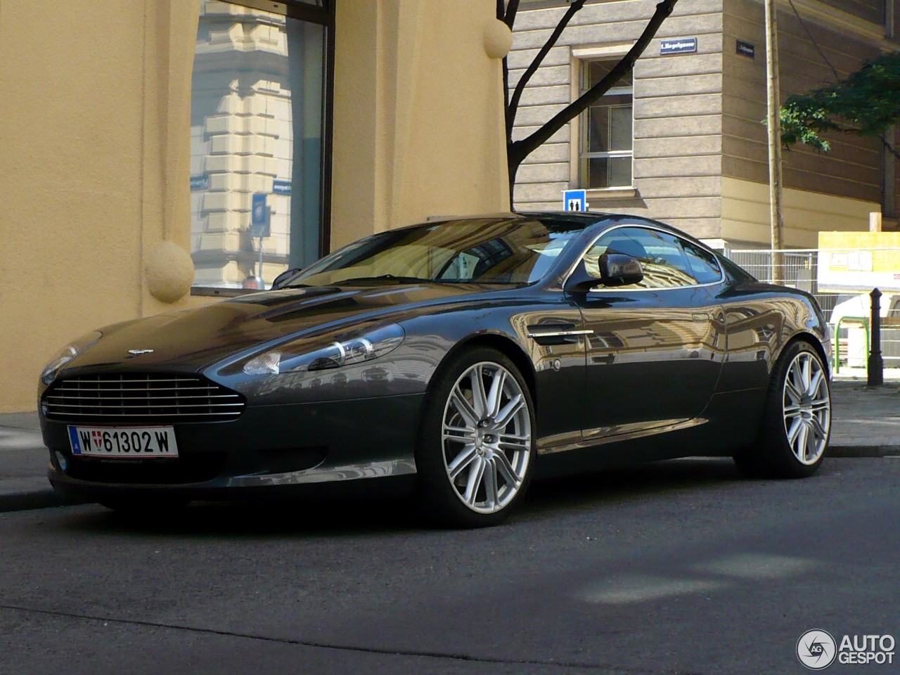 Aston Martin DB9