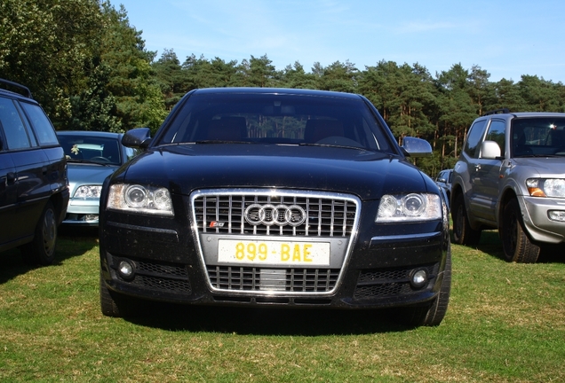 Audi S8 D3