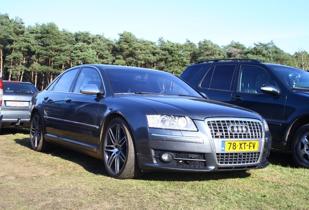 Audi S8 D3