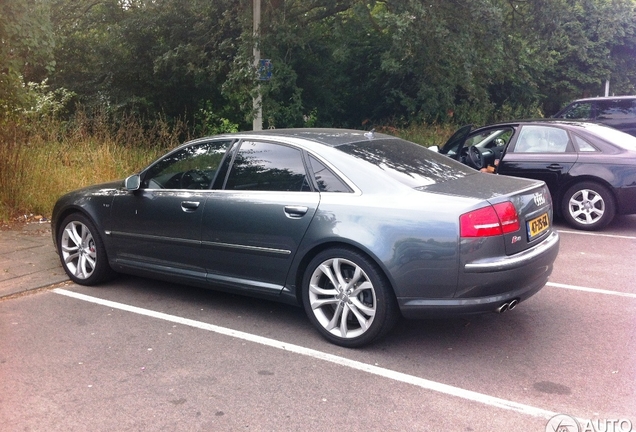 Audi S8 D3