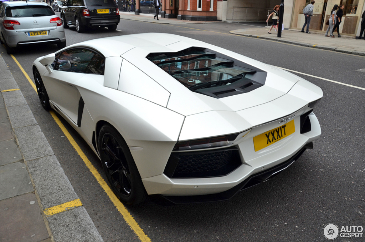 Lamborghini Aventador LP700-4