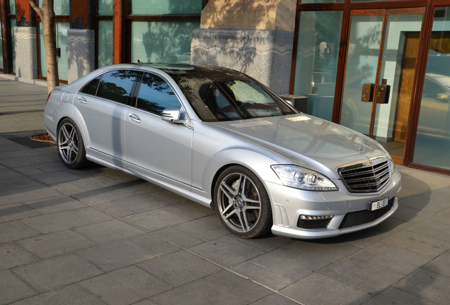 Mercedes-Benz S 65 AMG V221