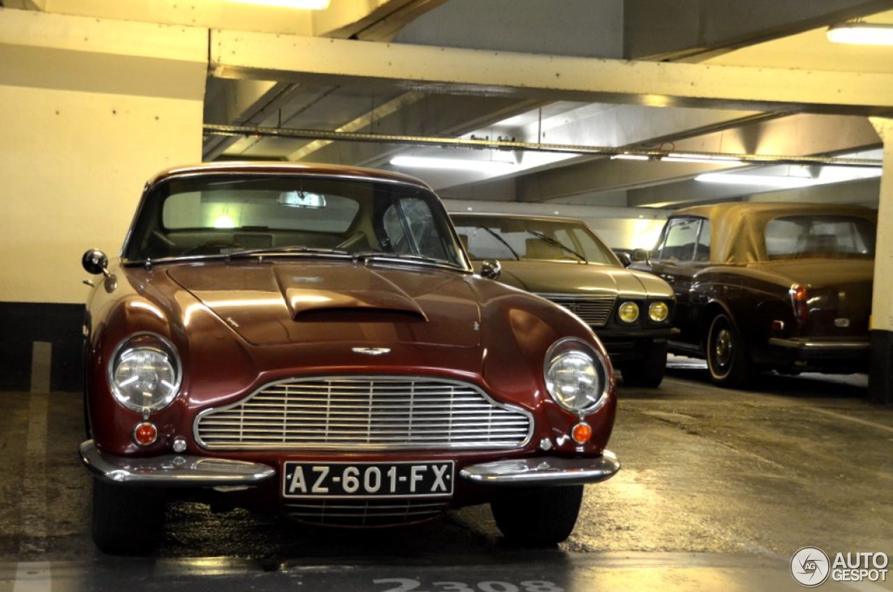 Aston Martin DB6 MKI