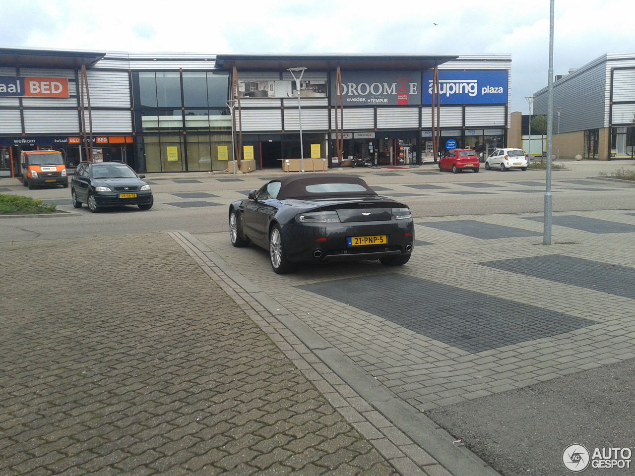 Aston Martin V8 Vantage Roadster