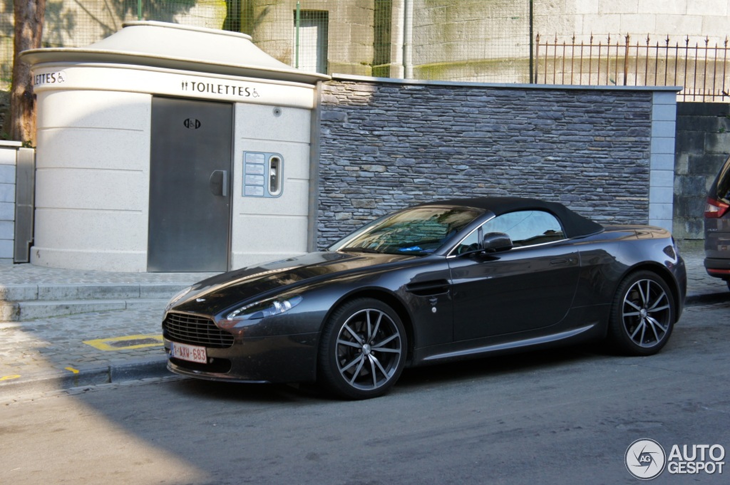 Aston Martin V8 Vantage N420 Roadster